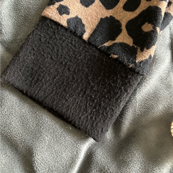 Pink Clover Leopard Print Long Sleeve Top - Picture 7 of 7